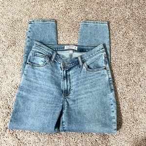 ABERCROMBIE & FITCH High Rise Curve Love Denim Jean- CRISS CROSS Waist 28/6